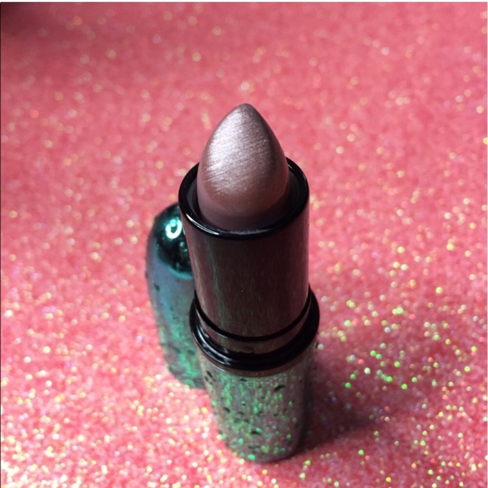LE MAC cosmetics Alluring Aquatics lipstick